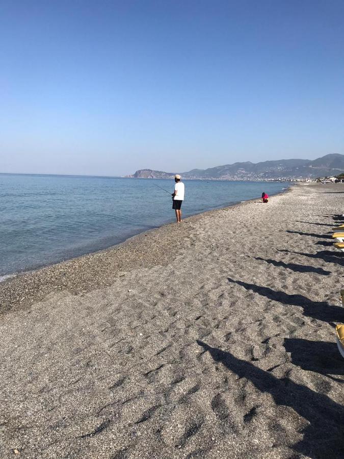 Empire Residence Alanya/Mahmutlar 50m от моря Экстерьер фото